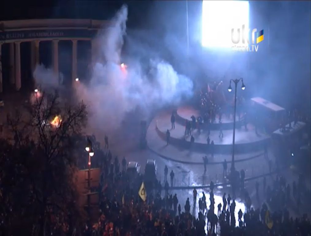 Война народа против беркута в Киеве на Грушевского - Город, люди 